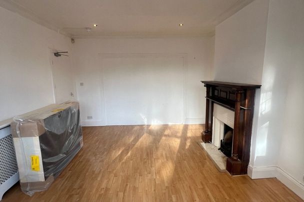 Elgar Avenue - Photo 1