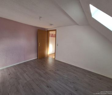 Großzügige 2-Zimmer Dachgeschosswohnung mit Abstellkammer - Photo 1