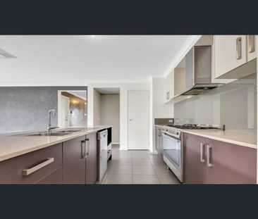 33 Rain Lover Drive, Kurunjang, Vic 3337 - Photo 3