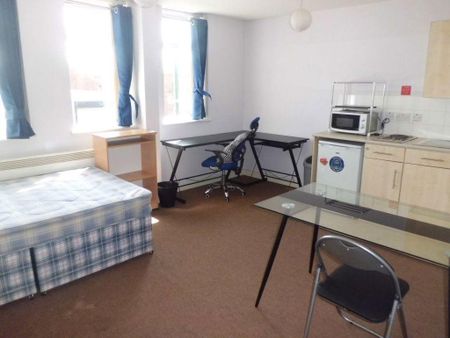 Studio to rent - Photo 3