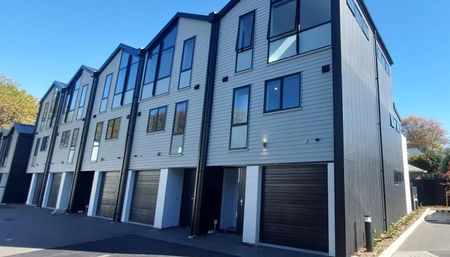 Trendy Townhouse in sought after location - Photo 3