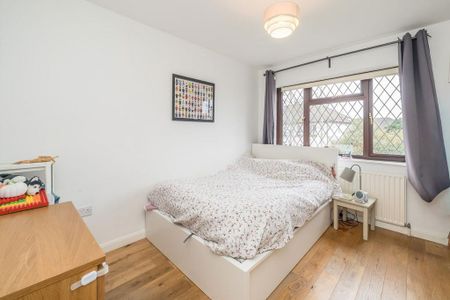 3 bedroom flat to rent - Photo 2