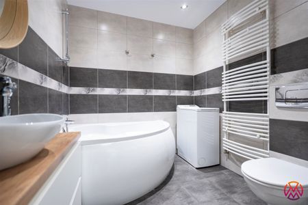 w garażu podziemnym - Фото 4