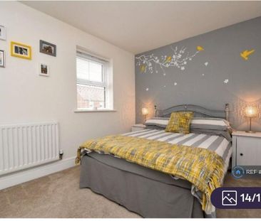 4 bedroom semi-detached house to rent - Photo 3
