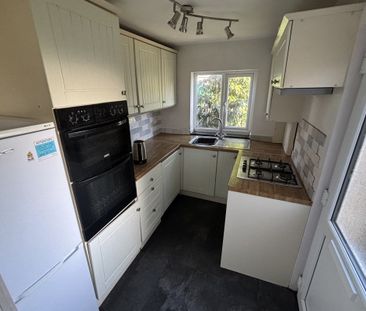 Bates Street - Photo 2