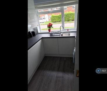 2 bedroom maisonette to rent - Photo 2