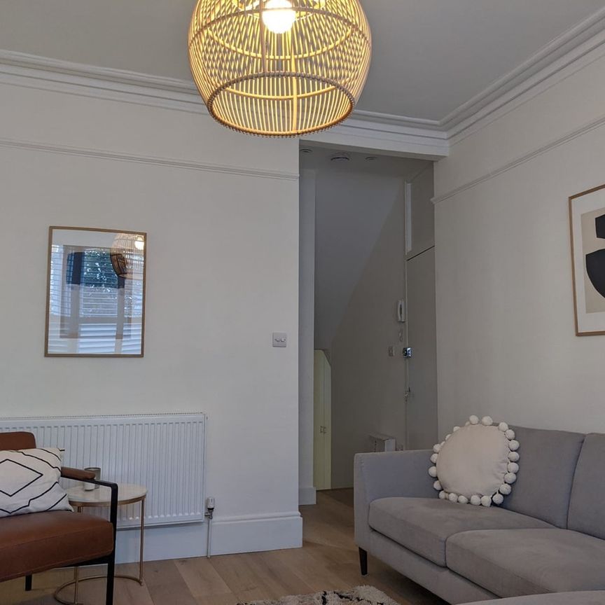 2 Bed Semi-Detached House, Mallinson Road, SW11 - Photo 1