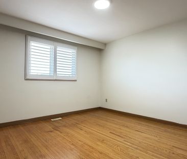 For Lease - 27 Bowhill Crescent Unit# Main, Toronto, Ontario - Photo 3