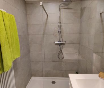 Slaapkamer in een moderne gedeelde woning - Photo 4