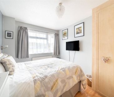 3 bedroom end of terrace house to rent - Photo 4