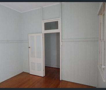 FOUR BEDROOM HOME IN SUBERB LOCATION - Photo 2