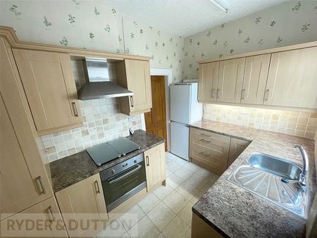 Sunderland Avenue, Ashton-under-Lyne, Greater Manchester, OL6 - Photo 2