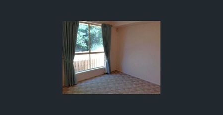 Spacious Family Home in Beautiful Berwick - Photo 3