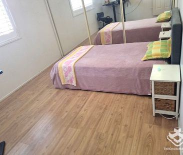 This standalone townhouse with 4 air-cons & free swimming pool, wal... - Photo 2