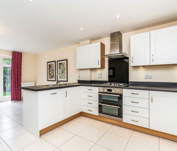 3 bedroom town house to rent Kingsman Drive, Botley, SO32 - Photo 1