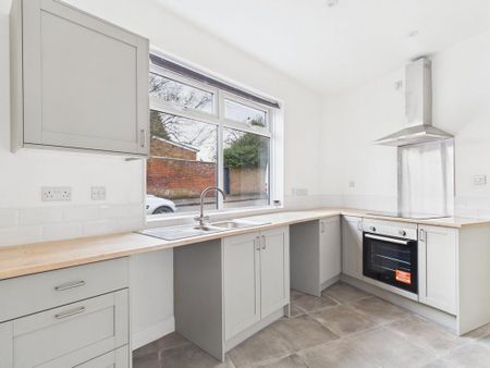 3 bedroom end of terrace house to rent - Photo 2