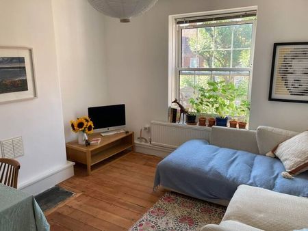 2 Bed Flat, Birchington House, E5 - Photo 2