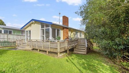 Spacious 4-Bedroom Family Home with Rumpus - Photo 3
