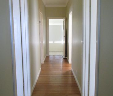 Charming 2-Bedroom Home for Lease in St Albans - Photo 5