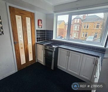 2 bedroom flat to rent - Photo 2