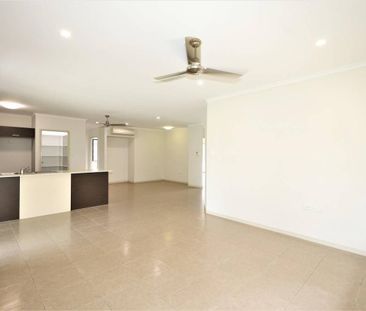 Fully Air Conditioned Home - Garage Converted into Rumpus Room - Photo 3