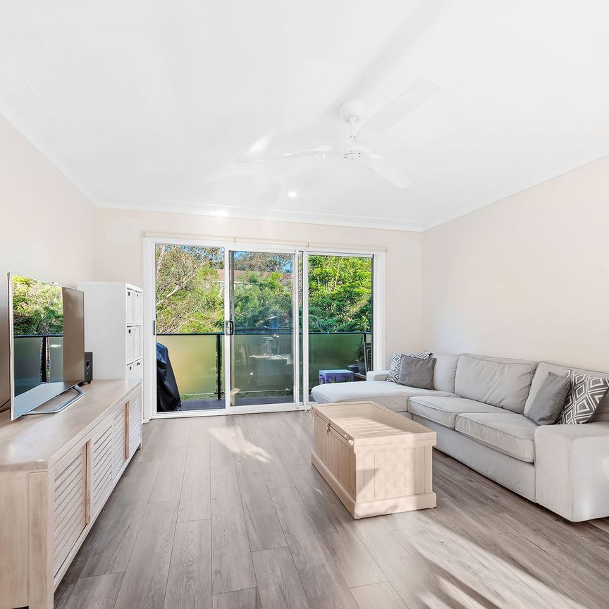 2/35 Hawkesbury Avenue, Dee Why. - Photo 1