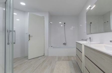 Calle Periodista Azzati, Valencia, Valencian Community 46002 - Photo 5