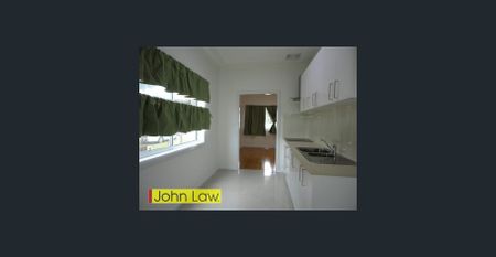 Beautiful Space Home, 700 meter to Cabramatta Station & 3 bedroom with Split Air Condition - Photo 5