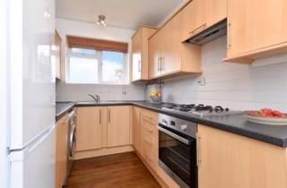 3 bedroom flat to rent - Photo 5