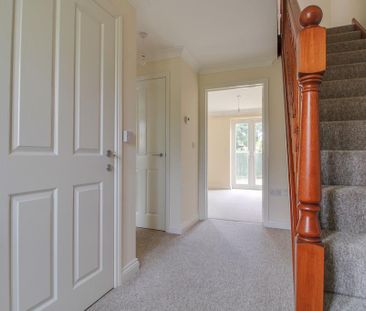 2 bedroom semi-detached house to rent - Photo 6