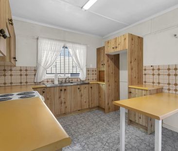 Charming 3-Bedroom Cottage in Prime Coopers Plains Location - Photo 5