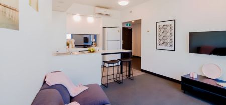 5 Bedroom Private Bathroom - Photo 5