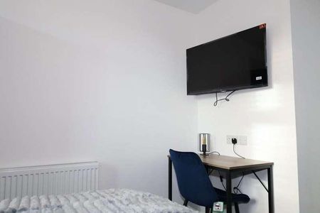 Newly Refurbished Ensuite Room With Kitchenette, PE1 - Photo 2