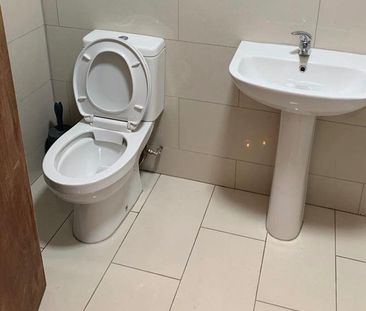 1 bedroom in a house share to rent - Photo 4