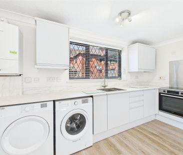 1 bedroom in Lych Gate Close, Sandhurst - Photo 2