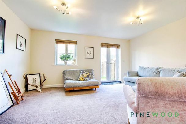 4 bedroom semi-detached house to rent - Photo 1