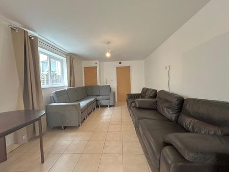 10 Bedroom Student Home – Llanbleddian Gardens - Photo 2