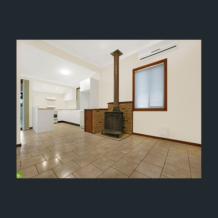 Beautifully Spacious Family Home - Lawn Maintenance Included For Your Convenience! - Photo 1