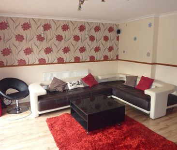 4 Bed Terraced House, Pershore Close, IG2 - Photo 3