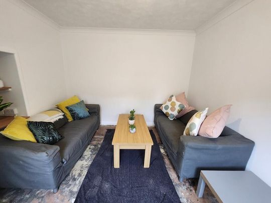 6 bedroom end of terrace house to rent - Photo 1