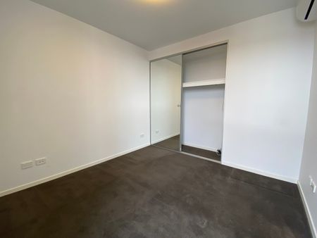Modern Apartment With Air Conditioning & Study - Photo 5