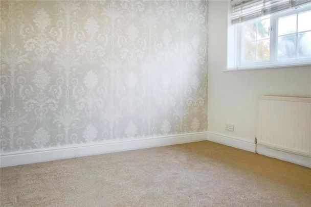 3 bedroom end of terrace house to rent - Photo 1