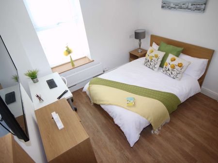 High Specification En-Suite Student Accommodation - A female house with all rooms having en-suites - Photo 3