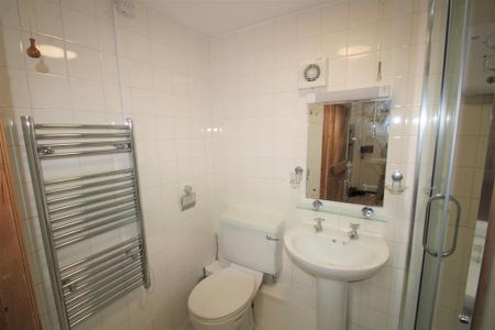 1 bedroom mews to rent - Photo 5