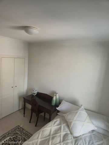 East Melbourne - Photo 4