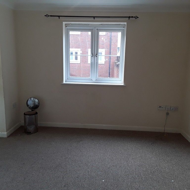 2 bed Apartment - To Let - Photo 1