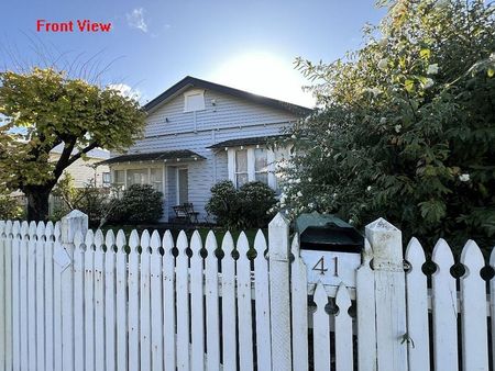 Classic 4 bedrooms house in Greenlane - Photo 3