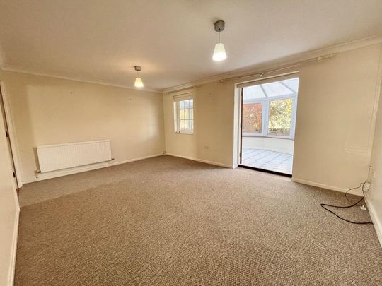 4 bedroom semi-detached house to rent - Photo 1