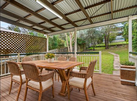 Charming Queenslander with Modern Comforts - Photo 2