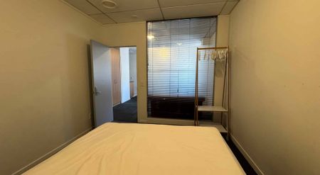 2-Bedroom Unfurnished Apartment in Central Wellington - Photo 3